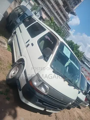 Toyota HiAce 2002 White