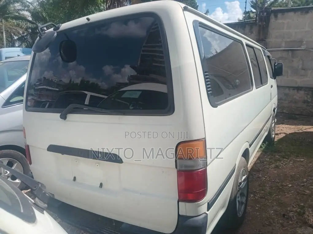 Toyota HiAce 2002 White
