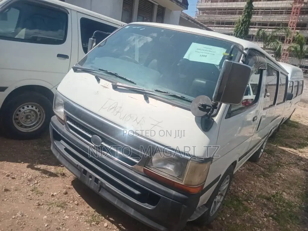 Toyota HiAce 2002 White