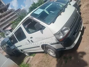 Toyota HiAce 2002 White