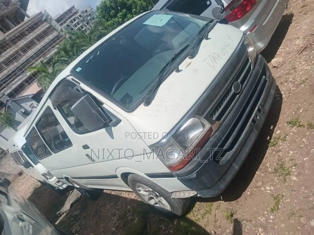 Toyota HiAce 2002 White