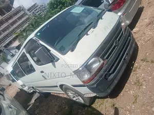 Toyota HiAce 2002 White