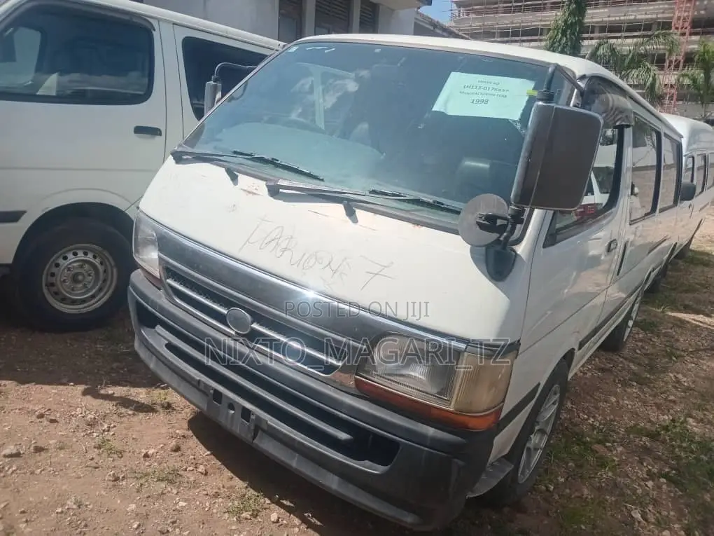 Toyota HiAce 2002 White
