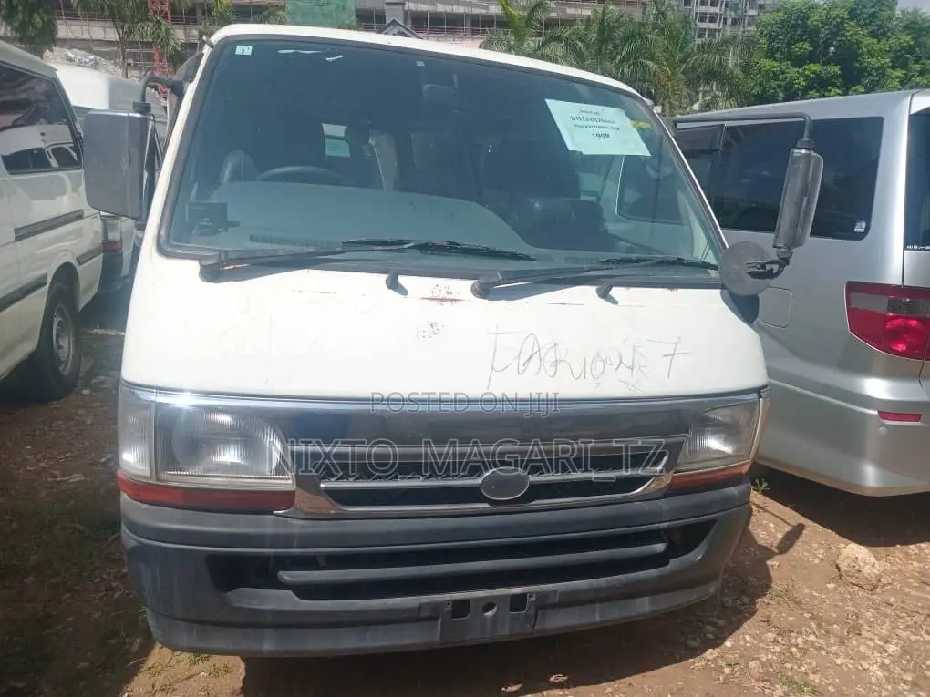 Toyota HiAce 2002 White