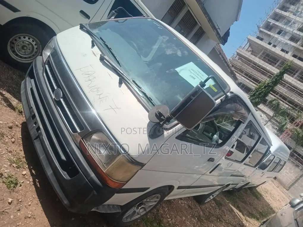 Toyota HiAce 2002 White