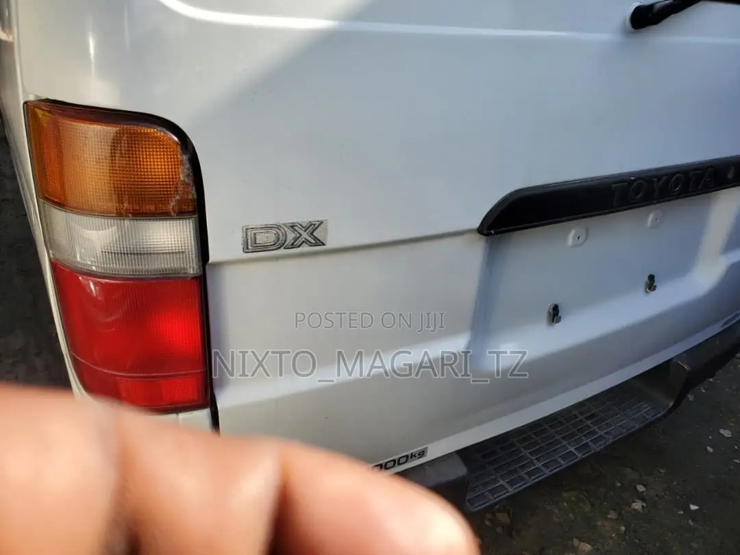 Toyota HiAce 1990 White