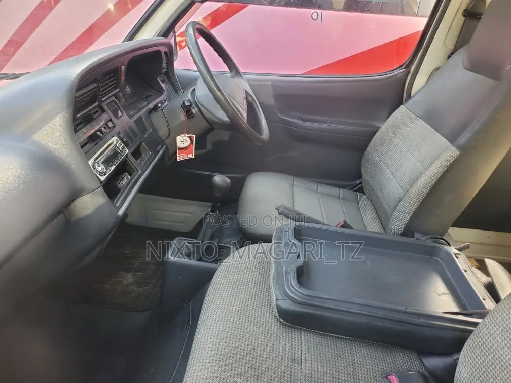 Toyota HiAce 1990 White