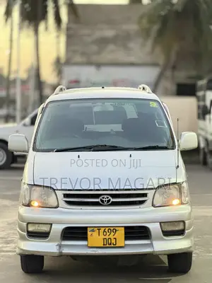 Toyota Noah 2005 Silver