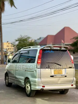Toyota Noah 2005 Silver