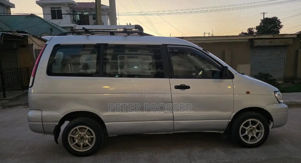 Toyota Noah 2.0 AWD (8 Seater) 2001 Silver
