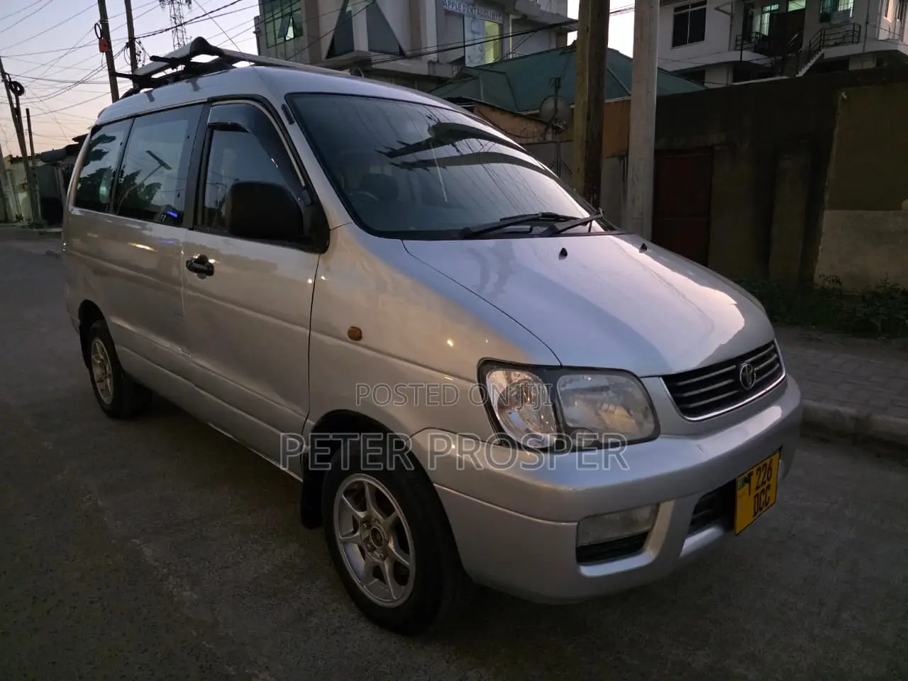 Toyota Noah 2.0 AWD (8 Seater) 2001 Silver