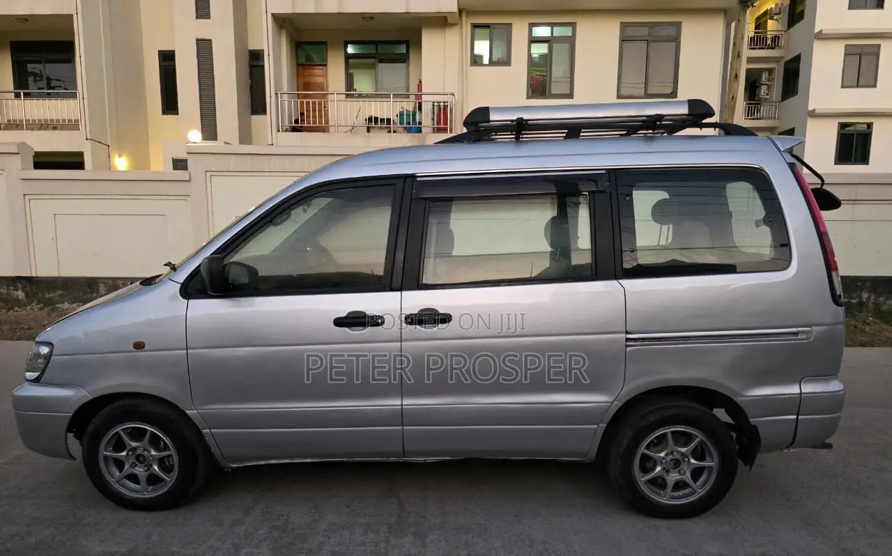 Toyota Noah 2.0 AWD (8 Seater) 2001 Silver