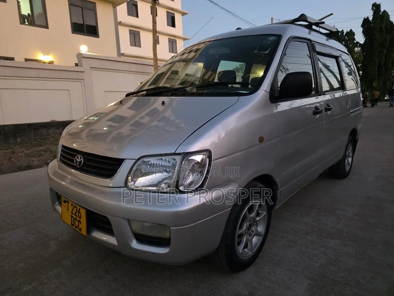 Toyota Noah 2.0 AWD (8 Seater) 2001 Silver