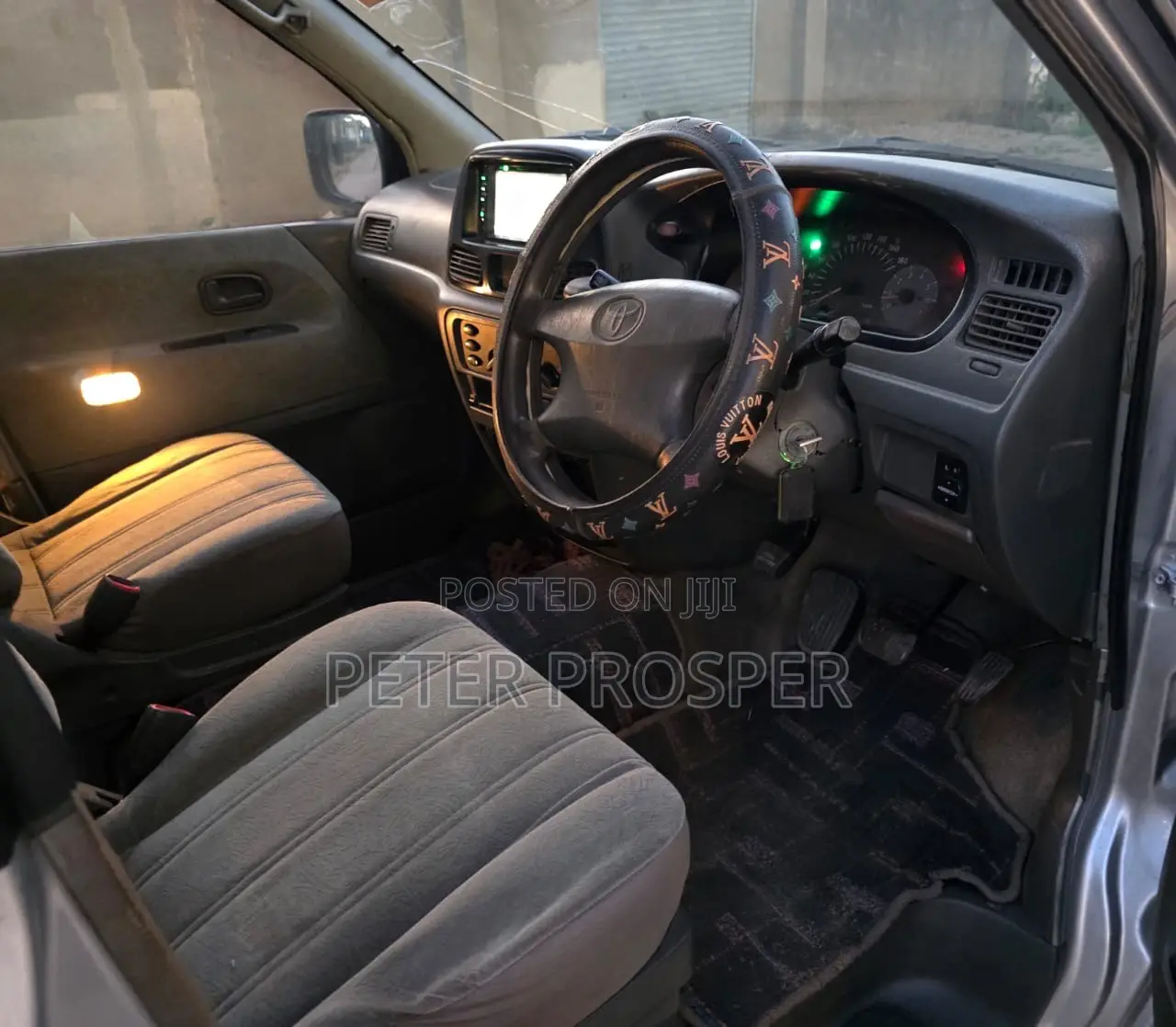 Toyota Noah 2.0 AWD (8 Seater) 2001 Silver