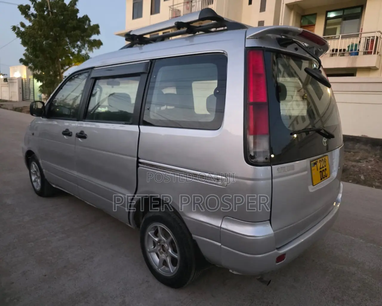 Toyota Noah 2.0 AWD (8 Seater) 2001 Silver