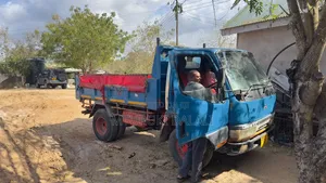 Mitsubishi Canter 1988 Blue