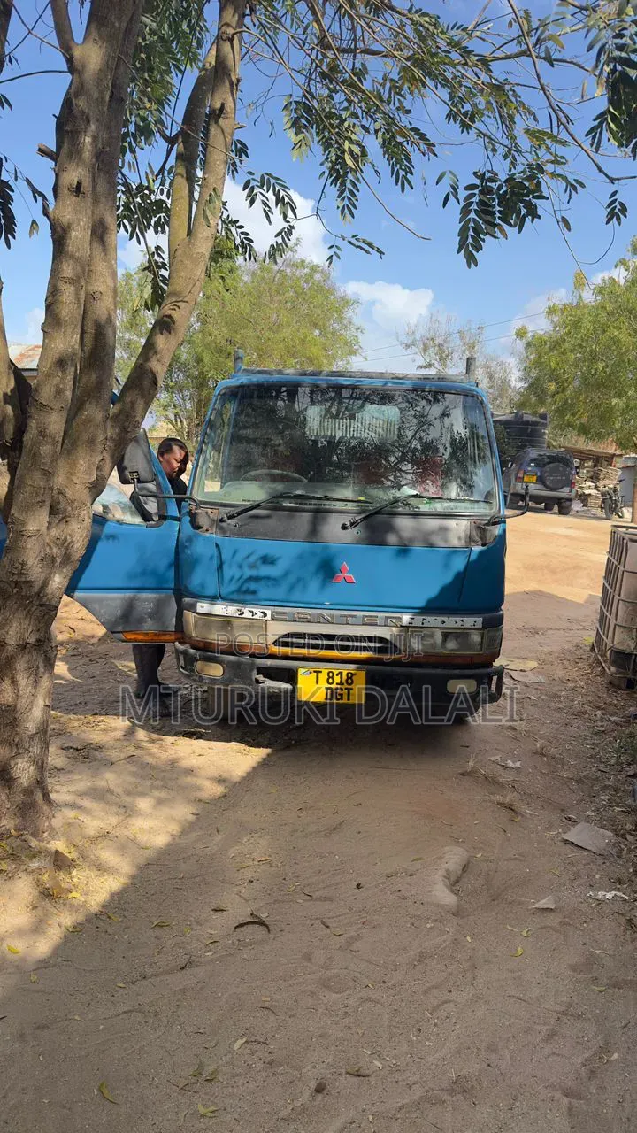 Mitsubishi Canter 1988 Blue