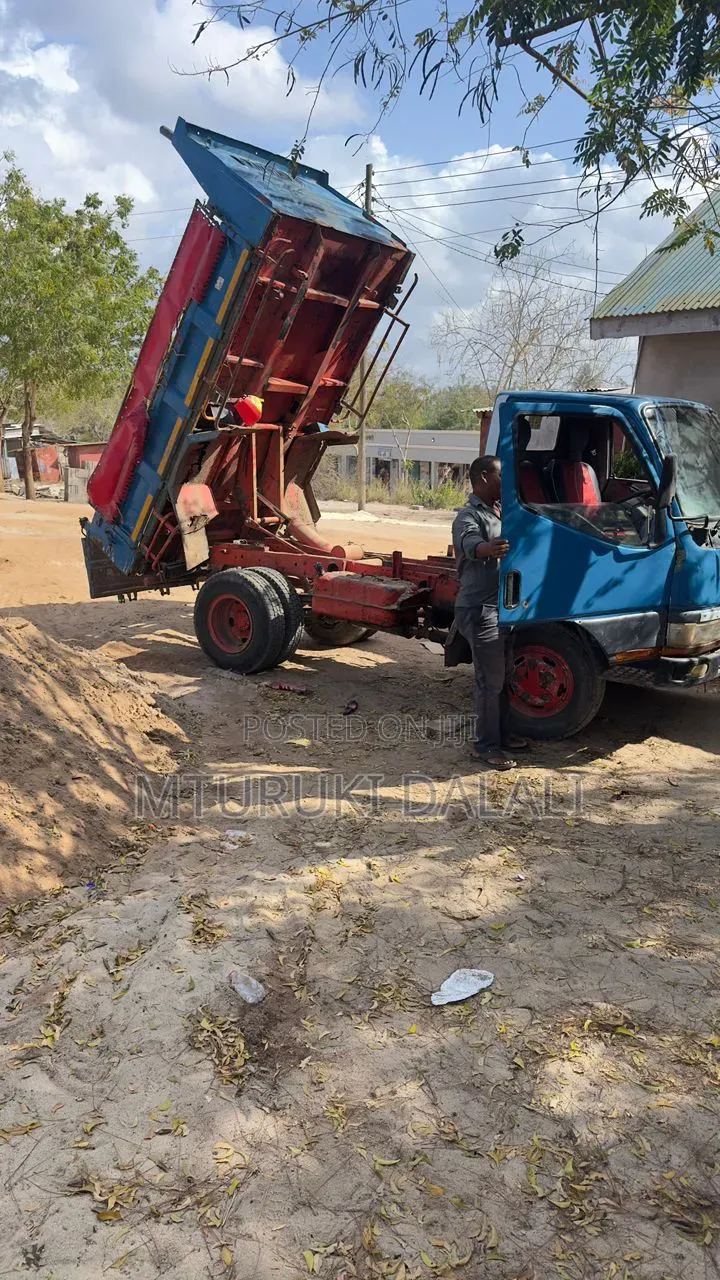 Mitsubishi Canter 1988 Blue