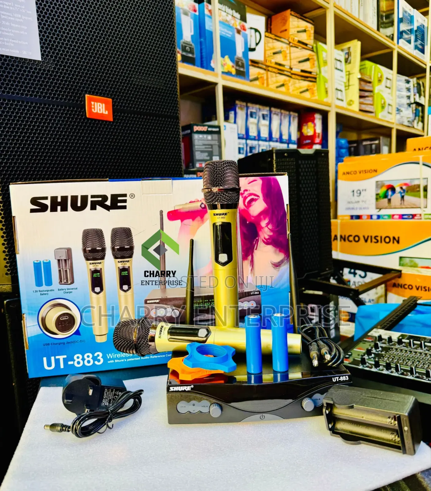 Shure Uhf Wireless Microphone System Ut883 Rechargeable Mic 100m Long