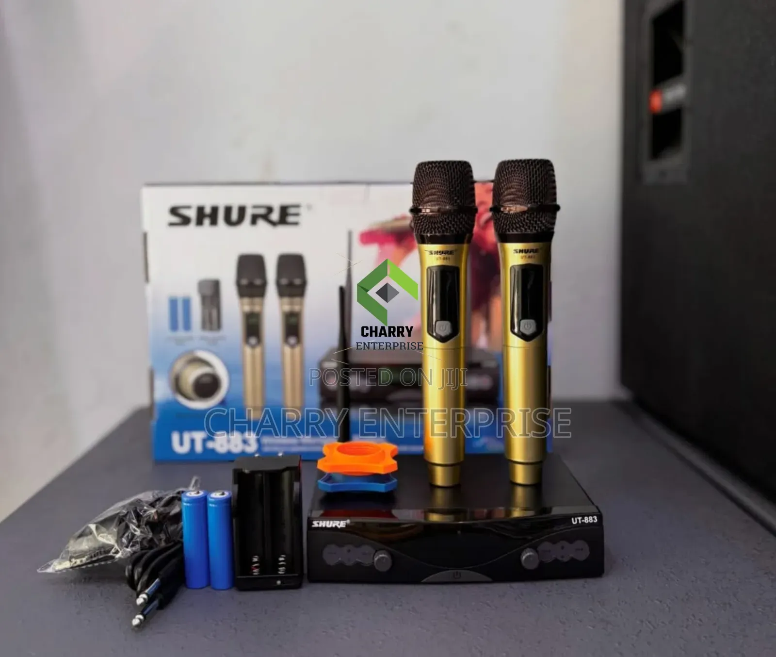 Shure Uhf Wireless Microphone System Ut883 Rechargeable Mic 100m Long