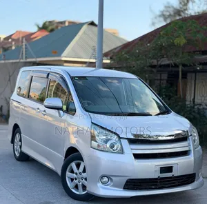 Toyota Noah 2008 Silver