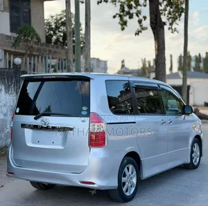 Toyota Noah 2008 Silver