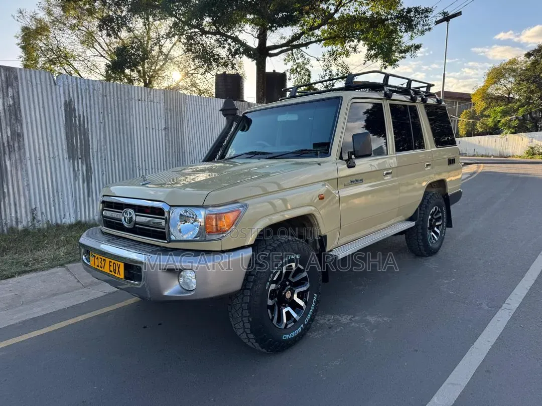 Toyota Land Cruiser 2010 Beige