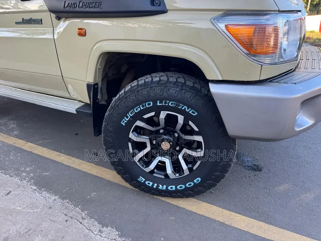Toyota Land Cruiser 2010 Beige