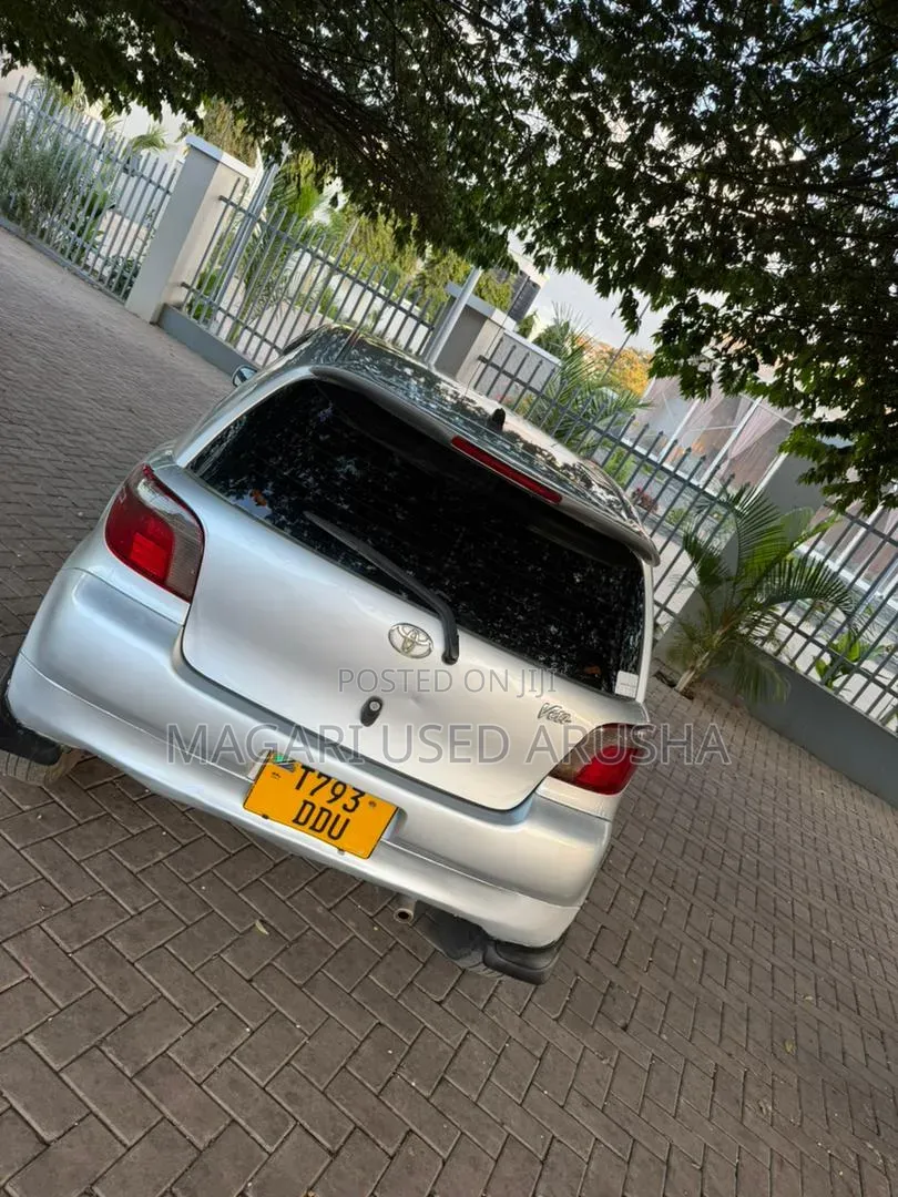 Toyota Vitz 2003 Silver