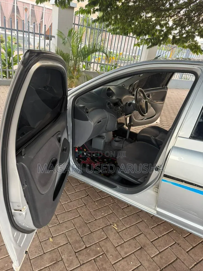 Toyota Vitz 2003 Silver