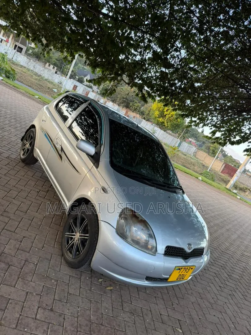 Toyota Vitz 2003 Silver