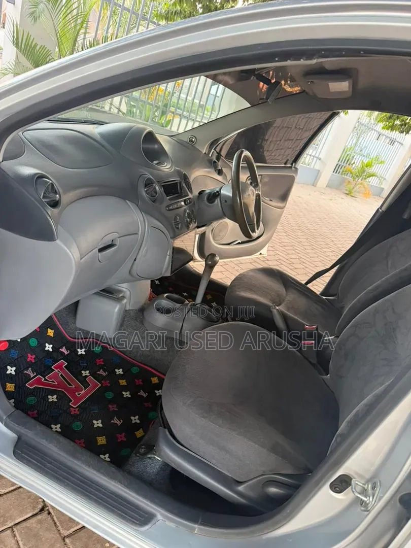 Toyota Vitz 2003 Silver