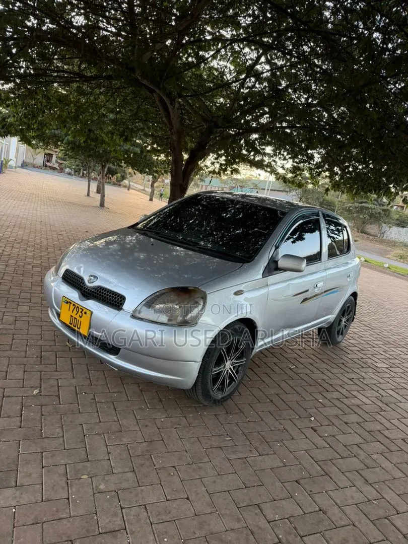 Toyota Vitz 2003 Silver