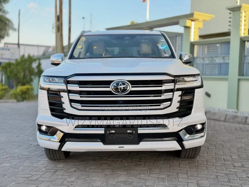 New Toyota Land Cruiser 2025 Off white