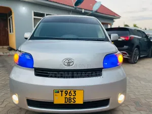 Toyota Porte 2004 Silver