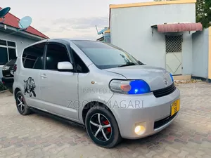 Toyota Porte 2004 Silver