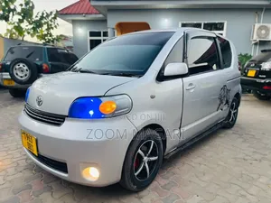 Toyota Porte 2004 Silver