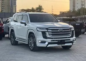 Toyota Land Cruiser LC300 2024 White
