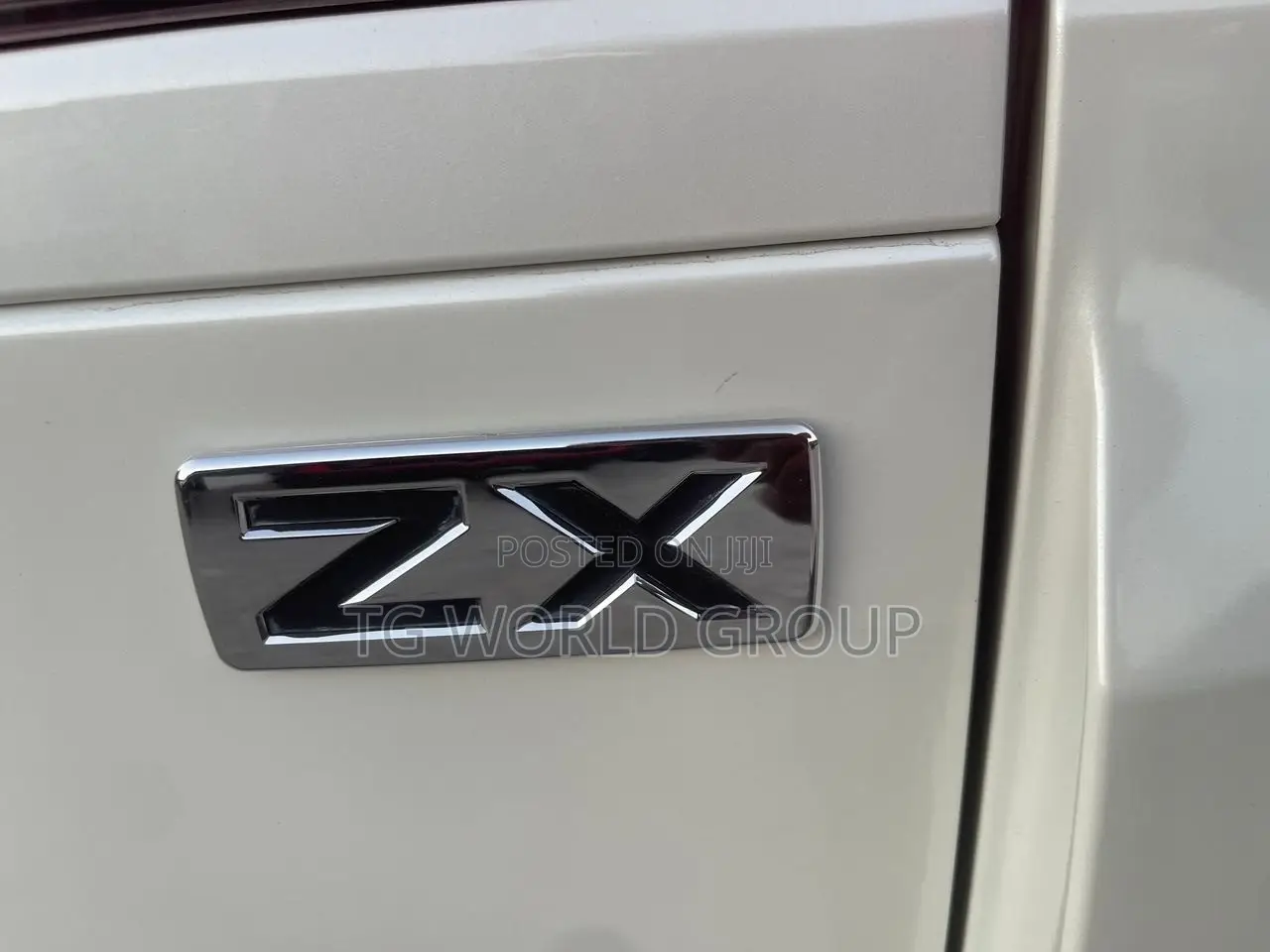 Toyota Land Cruiser LC300 2024 White