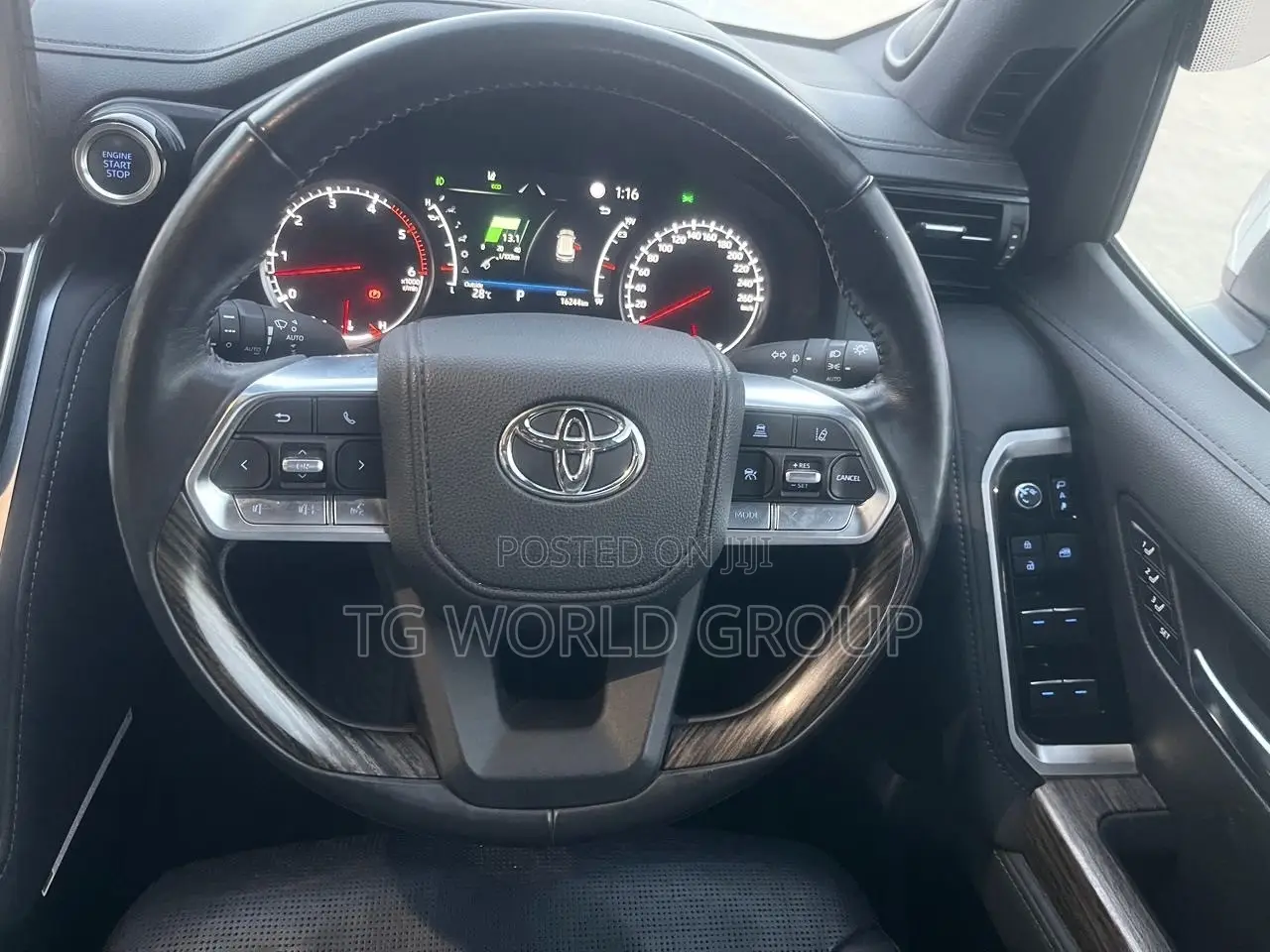 Toyota Land Cruiser LC300 2024 White