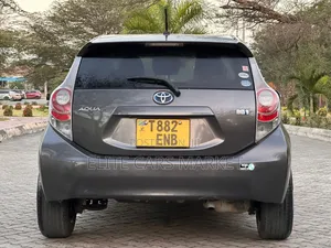 Toyota Aqua 2012 Gray