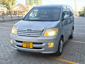 Toyota Noah 2005 Silver