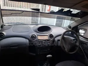 Toyota Vitz 2002