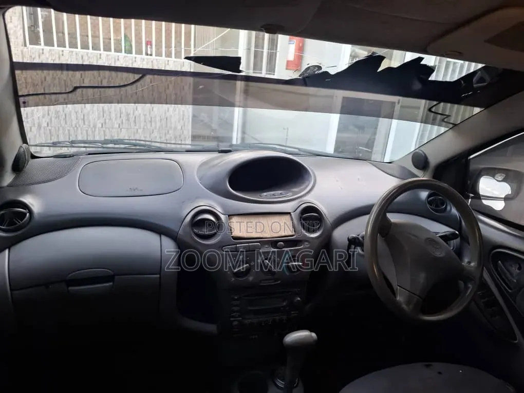 Toyota Vitz 2002