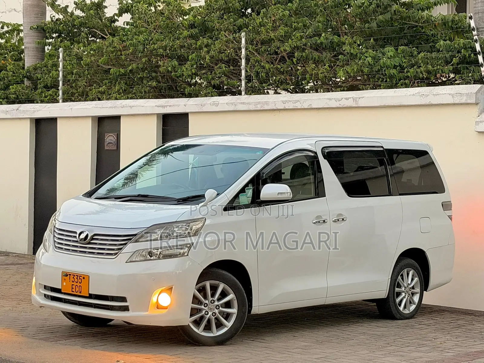 Toyota Vellfire 2009 White