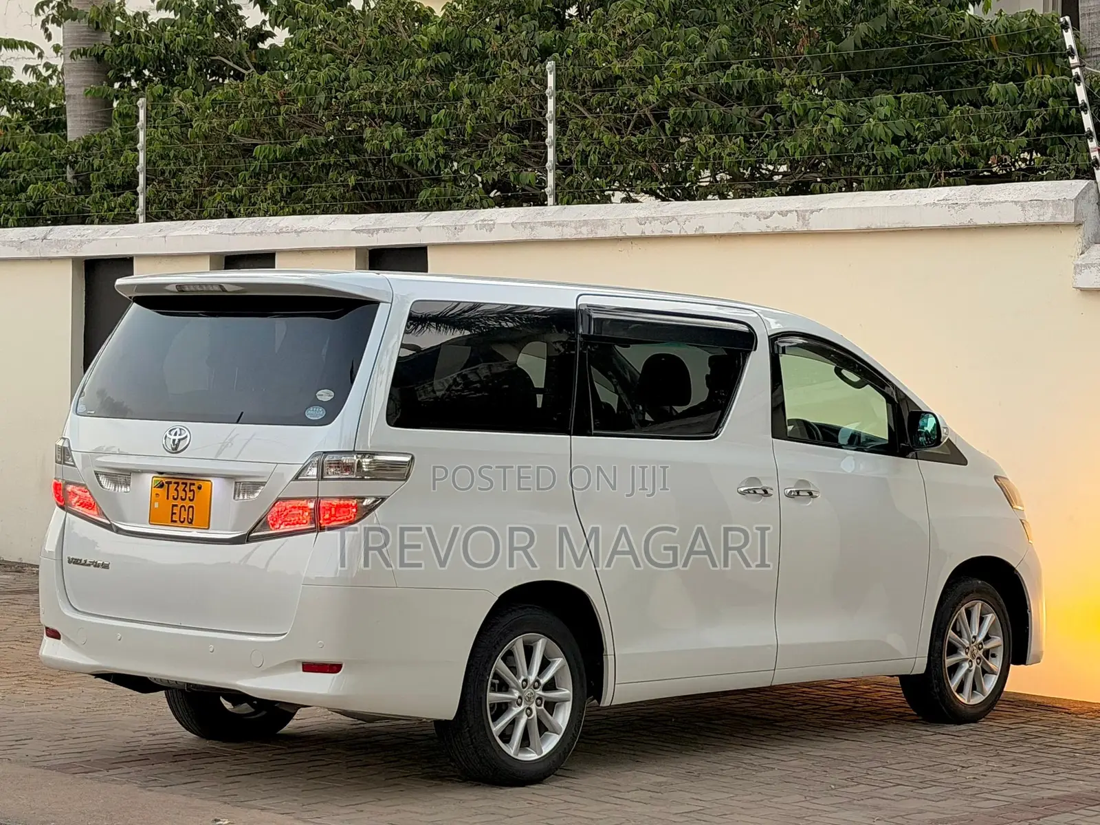 Toyota Vellfire 2009 White