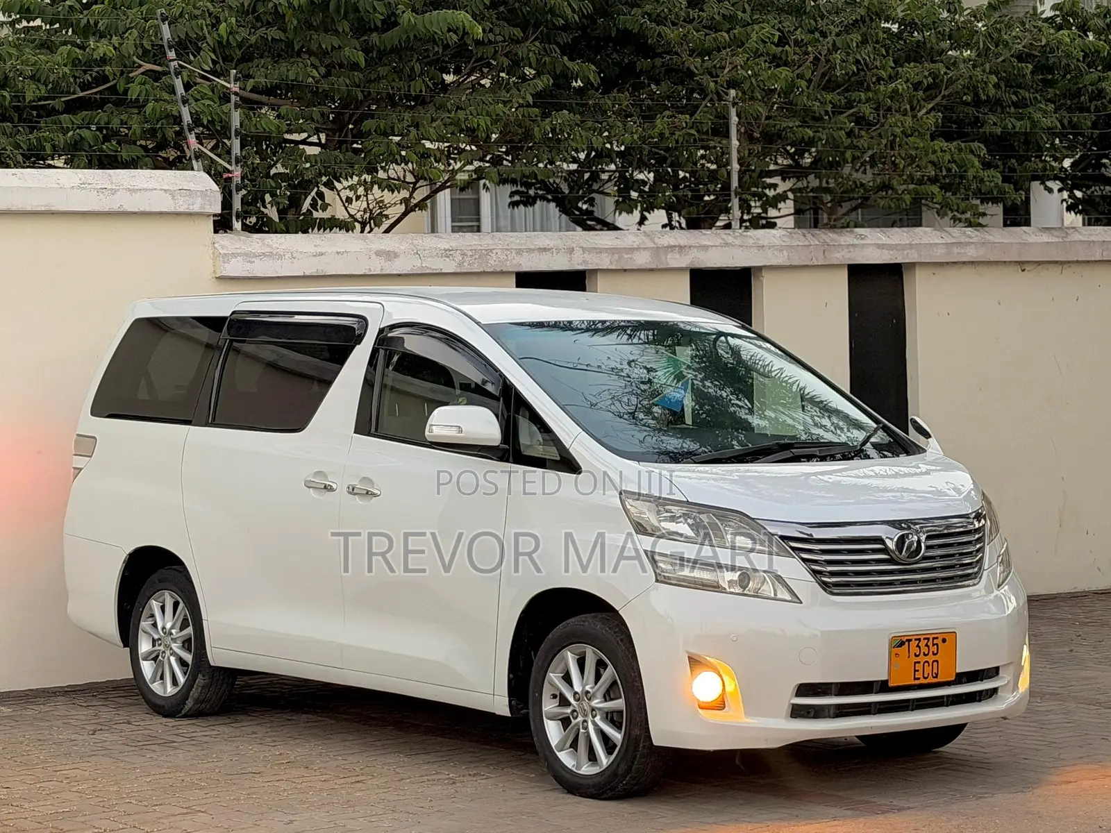 Toyota Vellfire 2009 White