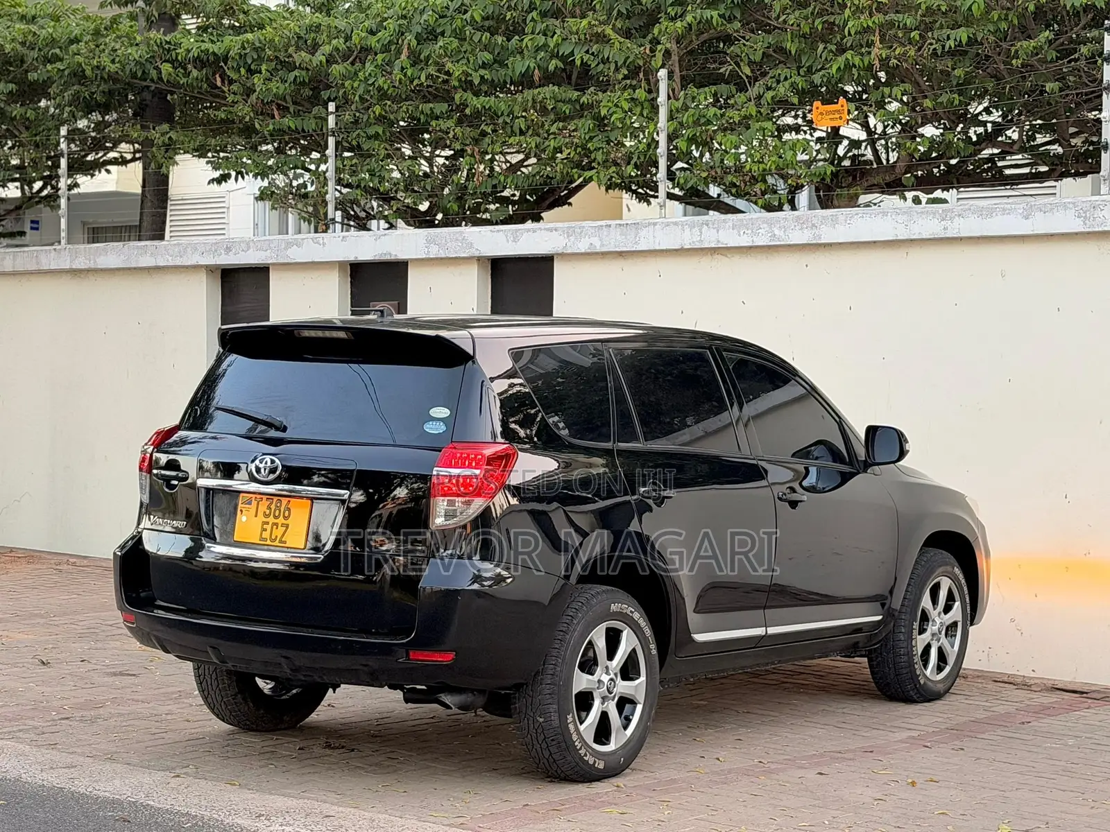 Toyota Vanguard 2010 Black