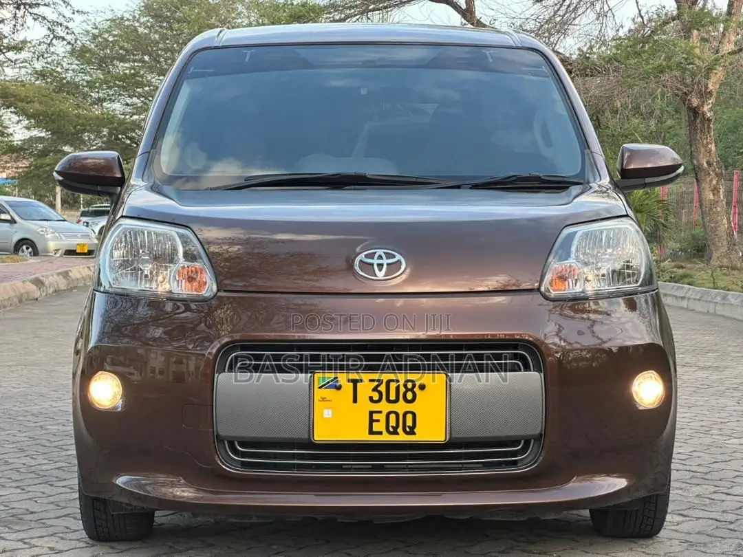 Toyota Porte 1.5 FWD 2015 Brown