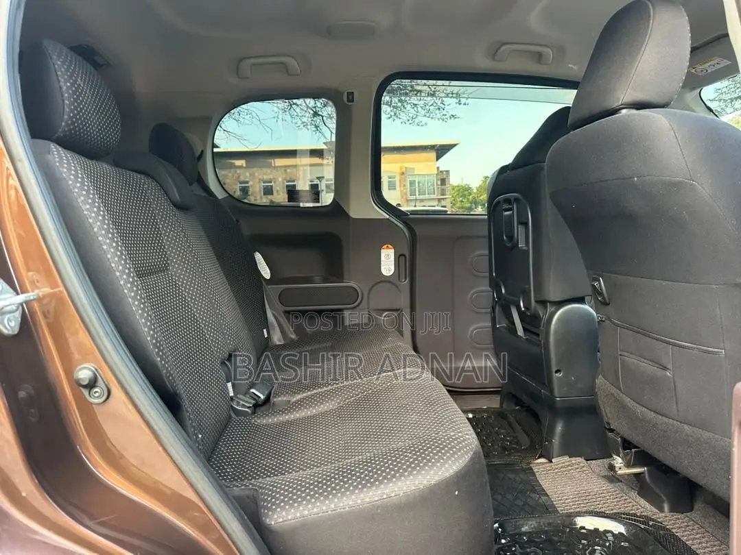 Toyota Porte 1.5 FWD 2015 Brown